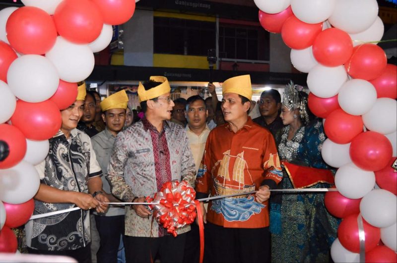 Gubernur Kepri Ansar Ahmad mendampingi Menparekraf Sandiaga Uno beberapa waktu lalu. Foto: Diskominfo Kepri