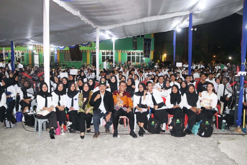 Gubernur Kepulauan Riau, H. Ansar Ahmad menghadiri acara Pengenalan Kehidupan Kampus Bagi Mahasiswa Baru (PKKMB) 2024 di Universitas Ibnu Sina (UIS) di Kota Batam pada Sabtu (7/9/2024). Foto: Diskominfo Kepri