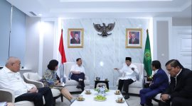 Menteri Agama (Menag) Nasaruddin Umar menerima kunjungan Ketua Dewan Ekonomi Nasional Luhut Binsar Panjaitan di Kantor Kementerian Agama, Selasa (29/10/2024). Dalam kesempatan tersebut, keduanya berdiskusi tentang peran agama dalam keberlangsungan alam dan lingkungan. Foto Istimewa/Humas Kemenag