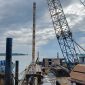 Pembangunan ponton HDPE di Kecamatan Durai, Kabupaten Karimun saat ini sedang digesa pengerjaannya. Berbagai material pendukung sudah berada di lokasi dan para pekerja juga sudah mulai bekerja. Foto: Diskominfo kepri
