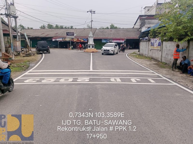 Dua proyek jalan inpres dilaksanakan di Kabupaten Karimun, Kepulauan Riau. Kedua jalan dimaksud yakni ruas jalan Tanjungbatu-Sawang dan Jalan Simpang Batu 14 – Pelabuhan Tanjung Berlian. Foto: Diskominfo Kepri