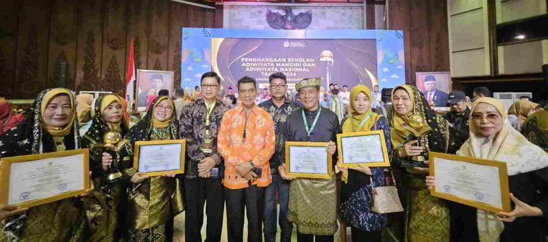 Penghargaan Adiwiyata Mandiri dan Adiwiyata Nasional Tahun 2024, yang digelar Badan Penyuluhan dan Pengembangan SDM Kementerian Lingkungan Hidup dan Kehutanan, di Gedung Manggala Wanabakti, Jakarta Pusat, Rabu (2/10/2024). Foto: Diskominfo Tanjungpinang