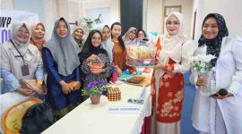 Pelaksanaan kegiatan Edukasi Public Speaking yang digelar di Aula Sultan Sulaiman Badrul Alamsyah, Lantai 3 Kantor Wali Kota Tanjungpinang juga dimeriahkan dengan kegiatan bazar yang diadakan oleh Dharma Wanita Persatuan (DWP) Unit Diskominfo Kota Tanjungpinang.  Foto: Diskominfo Tanjungpinang