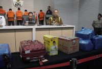 Komisi Pemberantasan Korupsi (KPK) melakukan kegiatan tangkap tangan terkait dugaan suap pada pengadaan barang dan jasa untuk sejumlah proyek pekerjaan di wilayah Pemerintah Provinsi (Pemprov) Kalimantan Selatan (Kalsel). Foto: Dok KPK