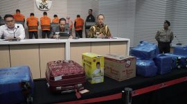 Komisi Pemberantasan Korupsi (KPK) melakukan kegiatan tangkap tangan terkait dugaan suap pada pengadaan barang dan jasa untuk sejumlah proyek pekerjaan di wilayah Pemerintah Provinsi (Pemprov) Kalimantan Selatan (Kalsel). Foto: Dok KPK