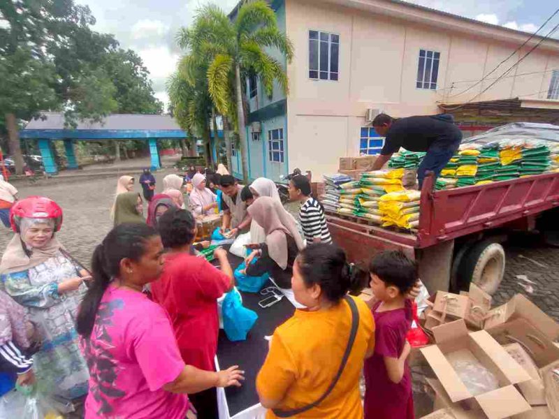 Pemerintah Kota (Pemko) Tanjungpinang melalui Dinas Pertanian Pangan dan Perikanan (DP3) menggelar Gerakan Pangan Murah (GPM) di Halaman Areca Waterpark, Jalan Hanjoyo Putro, Rabu (16/10/2024). Foto: Diskominfo Tanjungpinang