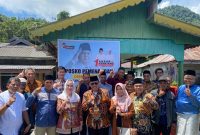 Pasangan calon Bupati dan Wakil Bupati Natuna nomor urut 1, Cen Sui Lan dan Jarmin Sidik (Cermin) meninjau Posko Pemenangan Cermin, di Kecamatan Pulau Tiga Barat. Foto: INIKEPRI.COM