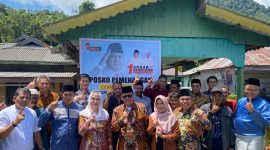 Pasangan calon Bupati dan Wakil Bupati Natuna nomor urut 1, Cen Sui Lan dan Jarmin Sidik (Cermin) meninjau Posko Pemenangan Cermin, di Kecamatan Pulau Tiga Barat. Foto: INIKEPRI.COM