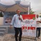 Amsakar langsung menunjukan bagaimana cara mencoblos Paslon ASLI di kertas surat suara pada 27 November 2024 nanti. Foto: INIKEPRI.COM