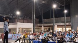 Calon Wali Kota dan Wakil Wali Kota Batam (Cawako dan Cawawako) Nomor Urut 2, Amsakar Achmad - Li Claudia Candra (ASLI) menghadiri langsung Kampanye di Mall Botania 2, Kelurahan Belian Kecamatan Batam Kota, Kota Batam, pada Jum’at malam (4/10/2024) malam. Foto: INIKEPRI.COM