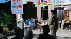 Kampanye perdana terbatas dilaksanakan di depan rumah politisi Golkar senior Daeng Rusnadi, Jumat malam (4/10/2024). Foto: INIKEPRI.COM
