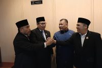 Tiga anggota DPRD Kepri, dapil Natuna-Anambas menyambut pembebasan Hadi Candra yang merupakan mantan ketua DPRD Natuna. Foto: INIKEPRI.COM