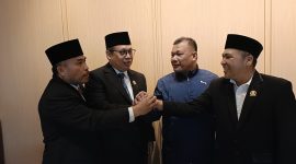 Tiga anggota DPRD Kepri, dapil Natuna-Anambas menyambut pembebasan Hadi Candra yang merupakan mantan ketua DPRD Natuna. Foto: INIKEPRI.COM