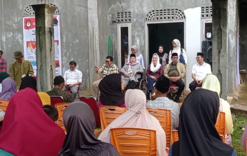 Pasangan calon Bupati dan Wakil Bupati Natuna nomor urut satu, Cen Sui Lan - Jarmin Sidik (Cermin) kembali melakukan kampanye tatap muka. Kampanye ke-4 ini digelar di kampung Sebala, Desa Batu Gajah, Kecamatan Bunguran Timur, Senin, 7 Oktober 2024 sore. Foto: INIKEPRI.COM