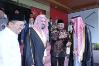 Duta Besar Arab Saudi untuk Indonesia, Faisal Al-Amudi saat mendampingi Syaikh Ahmad bin Ali Al-Hudzaifi bertemu dengan Menteri Agama Yaqut Cholil Qoumas. Foto istimewa/Humas Kemenag