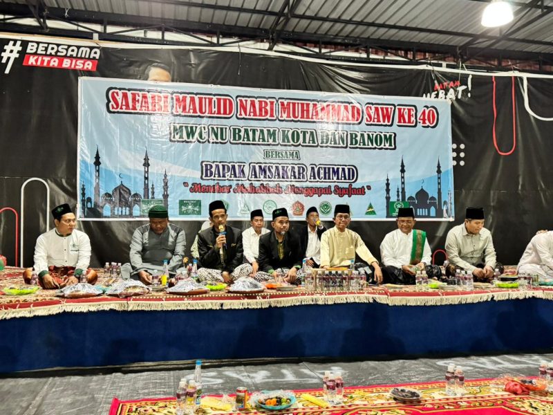 Majelis Wakil Cabang Nahdlatul Ulama (MWCNU) Kecamatan Batam Kota, Kota Batam menggelar acara Safari Maulid Nabi Muhammad SAW 1446 Hijriah, bertempat di kediaman Calon Wali Kota Batam Amsakar Achmad, Rabu malam (9/10/2024). Foto: INIKEPRI.COM
