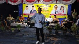 Calon Walikota dan Wakil Walikota Batam Nomor Urut 2, Amsakar Achmad - Li Claudia Chandra (ASLI) bertemu dengan warga taman Yasmin, Jum'at (11/10/2024). Foto: INIKEPRI.COM