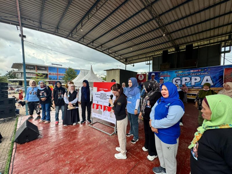 Gerakan Perempuan Pendukung ASLI (GPAA) menggelar senam sehat bersama masyarakat Kecamatan Sagulung, di SP Plaza, pada Sabtu (12/10/2024) pagi. Foto: INIKEPRI.COM
