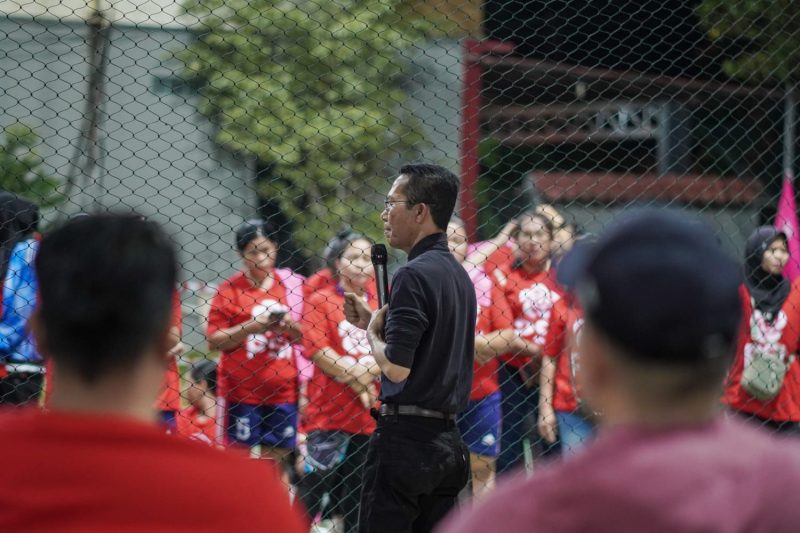 Calon Walikota Batam Nomor Urut 2, Amsakar Achmad menghadiri kegiatan Pembukaan Tournament Volleyball Srikandi DPD PSI yang resmi dibuka oleh Ketua DPW PSI Kepri, Anto Duha. Foto: INIKEPRI.COM
