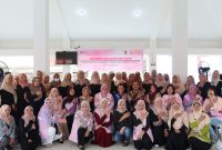 Srikandi PLN Batam konsisten menunjukkan kepedulian terhadap isu stunting pada ibu dan anak, khususnya di Kota Batam. Kali ini, gugus tugas pegawai perempuan PLN Batam tersebut menyelenggarakan program Srikandi Peduli Ibu dan Anak yang bertajuk “Pelatihan dan Peningkatan Pengetahuan Kader Posyandu” di Unit Pelaksana Teknis Daerah Pusat Pelayanan Penyandang Masalah Kesejahteraan Sosial (UPTD P2PMKS) Nilam Suri Dinas Sosial dan Pemberdayaan Masyarakat Kota Batam, Kamis (10/10/2024). Foto: PLN Batam untuk INIKEPRI.COM