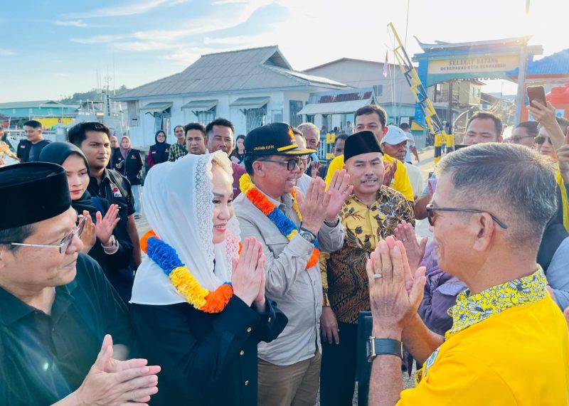 Pasangan Calon (Paslon) Bupati dan Wakil Bupati Natuna periode 2024-2029, Cen Sui Lan dan Jarmin Sidik (Cermin), melanjutkan rangkaian kampanye mereka dengan bertolak ke Sedanau, Kecamatan Bunguran Barat, pada Sabtu, 12 Oktober 2024. Foto: INIKEPRI.COM