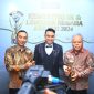 Kapolri Jenderal Polisi Listyo Sigit Prabowo menerima penghargaan Kementerian dan Lembaga Negara Award 2024 yang diselenggarakan oleh Inews. Foto: dok. Humas Polri.

