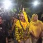 Cen Sui Lan saat bercengkrama dengan masyarakat di sela kampanye. Foto: INIKEPRI.COM