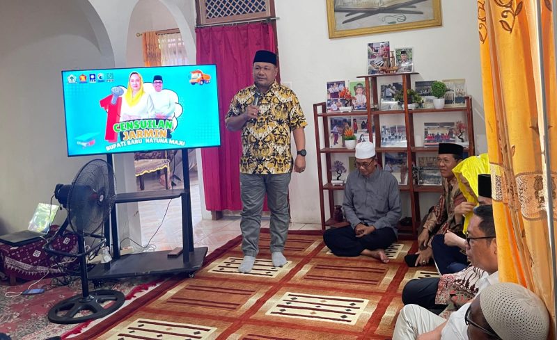 Ketua Tim Pemenangan Calon Bupati dan Wakil Bupati Natuna Nomor Urut Satu Cen Sui Lan - Jarmin Sidik (Cermin), Hadi Chandra saat melakukan kampanye di Desa Hilir, Kecamatan Serasan, Selasa 15 Oktober 2024. Foto: INIKEPRI.COM