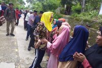 Paslon Nomor Urut Satu, Cen Sui Lan - Jarmin Sidik (Cermin) saat melakukan kampanye di Desa Tanjung Balau. Foto: INIKEPRI.COM