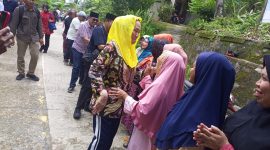 Paslon Nomor Urut Satu, Cen Sui Lan - Jarmin Sidik (Cermin) saat melakukan kampanye di Desa Tanjung Balau. Foto: INIKEPRI.COM