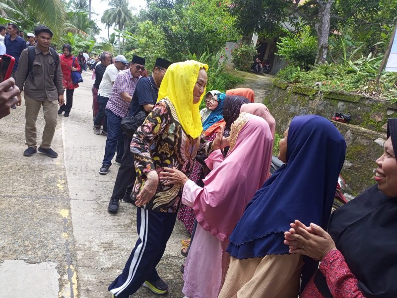 Paslon Nomor Urut Satu, Cen Sui Lan - Jarmin Sidik (Cermin) saat melakukan kampanye di Desa Tanjung Balau. Foto: INIKEPRI.COM