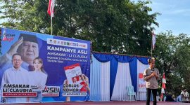 Amsakar Achmad saat kampanye di Pulau Terung. Foto: INIKEPRI.COM