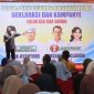Amsakar Achmad menyapa ratusan emak-emak yang tergabung dalam Perempuan Pejuang Amsakar (PPA) di Golden Prawn, Jumat (18/10/2024). Foto: INIKEPRI.COM