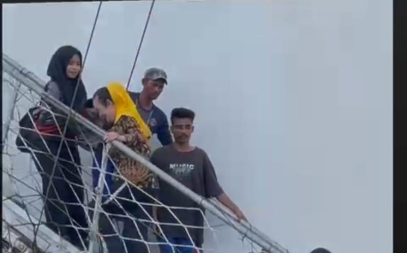 Calon Bupati Natuna Cen Sui Lan saat di KM Kelud. Foto: INIKEPRI.COM