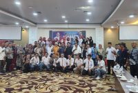 Dukungan untuk pasangan calon Wali Kota dan Wakil Wali Kota Batam, Amsakar Achmad dan Li Claudia Chandra (ASLI), semakin kuat menjelang Pilkada 2024.Sebanyak 15 paguyuban Minang berkumpul dalam acara silaturahmi dan dialog di Hotel Golden View, Bengkong, pada Selasa (29/10) siang, untuk menyampaikan aspirasi dan dukungan mereka. Foto: INIKEPRI.COM