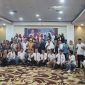 Dukungan untuk pasangan calon Wali Kota dan Wakil Wali Kota Batam, Amsakar Achmad dan Li Claudia Chandra (ASLI), semakin kuat menjelang Pilkada 2024. 

Sebanyak 15 paguyuban Minang berkumpul dalam acara silaturahmi dan dialog di Hotel Golden View, Bengkong, pada Selasa (29/10) siang, untuk menyampaikan aspirasi dan dukungan mereka. Foto: INIKEPRI.COM