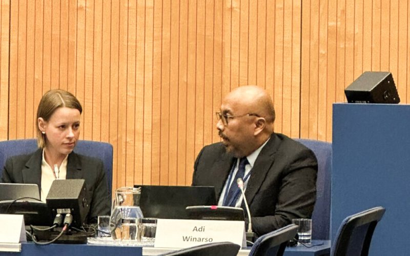 Asisten Deputi Kerja Sama Multilateral Kementerian Koordinator Bidang Politik Hukum dan Keamanan (Kemenko Polhukam) RI, Adi Winarso, di Markas BBB, menyampaikan Indonesia mengusulkan tiga solusi strategis, sebagai upaya memberantas kejahatan penipuan terorganisir dan perdagangan manusia di kawasan Asia Tenggara, Wina, Austria, Minggu, (20/10/2024). Foto. Humas Kemenko Polhukam RI.