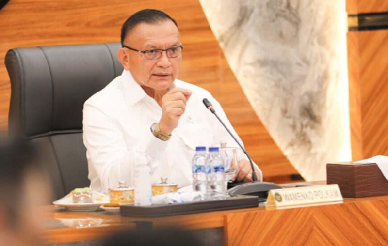 Wakil Menteri Koordinator Bidang Politik dan Keamanan, Lodewijk Freidrich Paulus, memimpin rapat koordinasi (rakor) untuk mempersiapkan Pilkada Serentak 2024, Rabu (30/10/2024) di Jakarta. Foto. Humas Kemenko Polhukam RI.