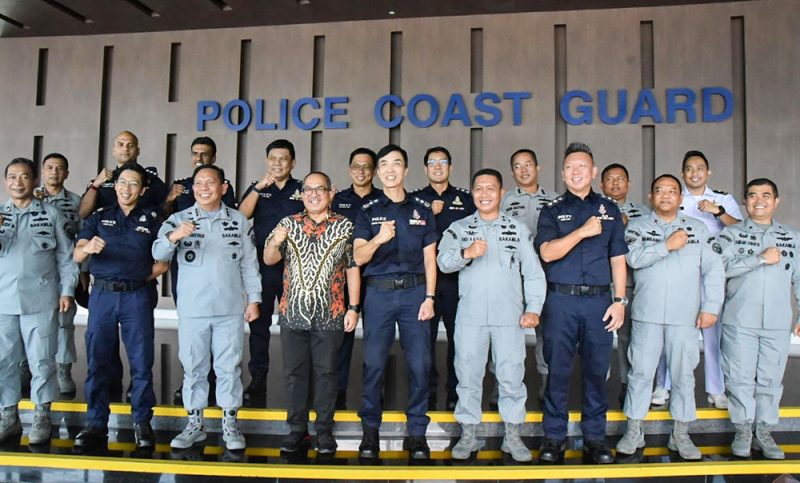 Kepala Badan Keamanan Laut Republik Indonesia (Bakamla) RI, Laksdya TNI Irvansyah, melaksanakan kunjungan kehormatan (Courtesy Call) dengan Komandan Singapore Police Coast Guard (SPCG), SAC Cheang Keng Keong, di Kantor Pusat SPCG, Singapura, Senin, (14/10/2024). Foto. tni.mil.id