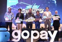 Menkominfo Budi Arie Setiadi (Tengah kiri), bersama Dirjen IKP Kominfo Prabu Revolusi (Kiri), DIrjen Aptika Hokky SItungkir (dua dari kiri), Bintang Judi Pasti Rugi dari GoPay Rhoma Irama (tengah kanan) dalam Acara  “Perangi Judi Online, Bangun Ekosistem Keuangan Digital yang Aman” di Hotel Morissey, Jakarta. Foto: Humas Kominfo