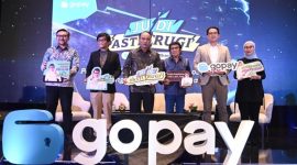 Menkominfo Budi Arie Setiadi (Tengah kiri), bersama Dirjen IKP Kominfo Prabu Revolusi (Kiri), DIrjen Aptika Hokky SItungkir (dua dari kiri), Bintang Judi Pasti Rugi dari GoPay Rhoma Irama (tengah kanan) dalam Acara  “Perangi Judi Online, Bangun Ekosistem Keuangan Digital yang Aman” di Hotel Morissey, Jakarta. Foto: Humas Kominfo