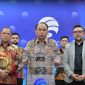 Menkominfo Budi Arie Setiadi (tengah) bersama Dirjen IKP Kominfo Prabunandya Revta Revolusi (kanan) dan Anggota Bawaslu Totok Hariyono (kiri). Foto: Amiri Yandi/InfoPublik