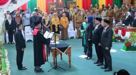 Tiga Pimpinan Dewan Perwakilan Rakyat Daerah (DPRD) Kota Tanjungpinang resmi dilantik dalam rapat paripurna istimewa di ruangan rapat utama DPRD Tanjungpinang, Selasa (22/10/2024). Foto: Diskominfo Tanjungpinang