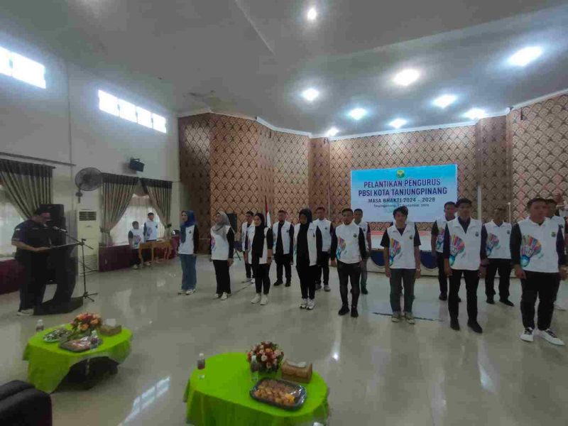 Pengurus Kota (Pengkot) Persatuan Bulutangkis Seluruh Indonesia (PBSI) Tanjungpinang periode 2024-2028 resmi dilantik. Foto: Diskominfo Tanjungpinang