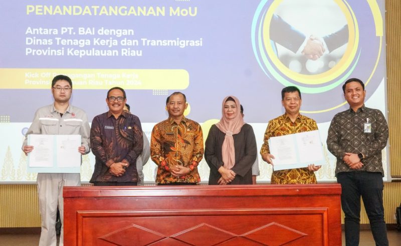Dinas Tenaga Kerja dan Transmigrasi (Disnakertrans) Provinsi Kepulauan Riau secara resmi meluncurkan Kick Off Program Pemagangan Tenaga Kerja Dalam Negeri di PT Bintan Alumina Indonesia (BAI), Kamis (3/10/2024). Foto: Diskominfo Kepri
