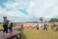 Kader Pemberdayaan dan Kesejahteraan Keluarga (PKK) Kota Tanjungpinang menggelar senam sehat, di halaman Rumah Dinas Wali Kota, Jum'at, 25 Oktober 2024. Foto: Diskominfo Tanjungpinang