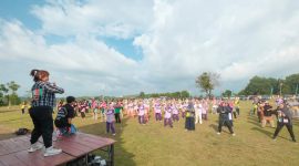 Kader Pemberdayaan dan Kesejahteraan Keluarga (PKK) Kota Tanjungpinang menggelar senam sehat, di halaman Rumah Dinas Wali Kota, Jum'at, 25 Oktober 2024. Foto: Diskominfo Tanjungpinang