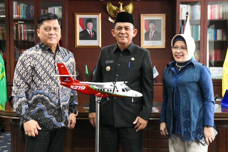 Pertemuan Gubernur Ansar bersama Deputi Ekonomi Bappenas sekaligus Plt. Kepala BPS RI Amalia Adininggar Widyasanti, dan Direktur Industri, Pariwisata, dan Ekonomi Kreatif Wahyu Wijayanto di Ruang Kerja Gubernur Kepulauan Riau, Dompak, Tanjungpinang. Foto: Diskominfo Kepri