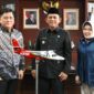 Pertemuan Gubernur Ansar bersama Deputi Ekonomi Bappenas sekaligus Plt. Kepala BPS RI Amalia Adininggar Widyasanti, dan Direktur Industri, Pariwisata, dan Ekonomi Kreatif Wahyu Wijayanto di Ruang Kerja Gubernur Kepulauan Riau, Dompak, Tanjungpinang. Foto: Diskominfo Kepri