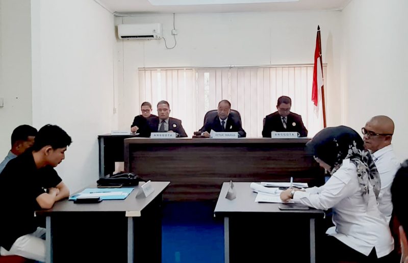 Komisi Informasi (KI) Provinsi Kepulauan Riau (Kepri) mengadakan sidang adjudikasi kedua dalam perkara  penyelesaian sengketa informasi dengan nomor register 004/X/KI-KEPRI-PS/2024. Sidang ini berlangsung secara terbuka di kantor Komisi Informasi Kepri, Jalan A. Yani Km 5, Tanjungpinang, Kamis, (31/10). Foto: Diskominfo Kepri